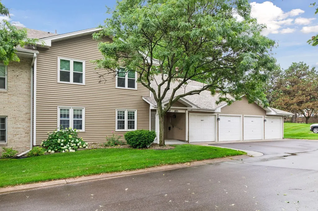 1799 1/2 County Road E White Bear Lake MN 55110