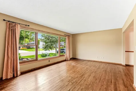 7033 Courtly Road Woodbury MN 55125