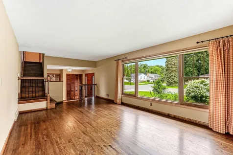 7033 Courtly Road Woodbury MN 55125