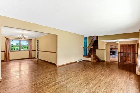 7033 Courtly Road Woodbury MN 55125