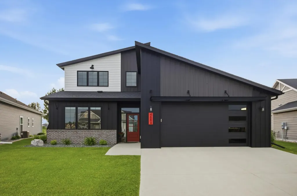 4884 Bluebell Loop S Fargo ND 58104