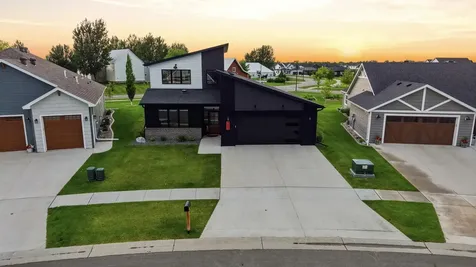 4884 Bluebell Loop S Fargo ND 58104