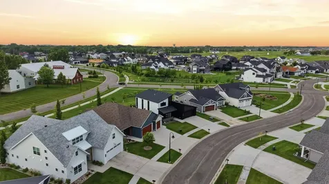4884 Bluebell Loop S Fargo ND 58104