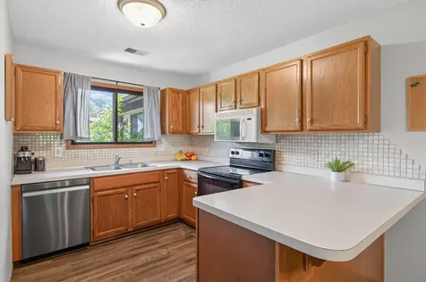 1554 Helmo Avenue N Oakdale MN 55128