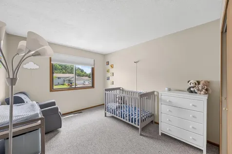 1554 Helmo Avenue N Oakdale MN 55128