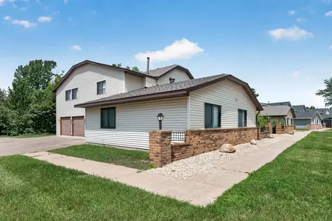 1554 Helmo Avenue N Oakdale MN 55128