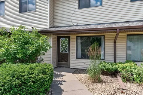 1554 Helmo Avenue N Oakdale MN 55128