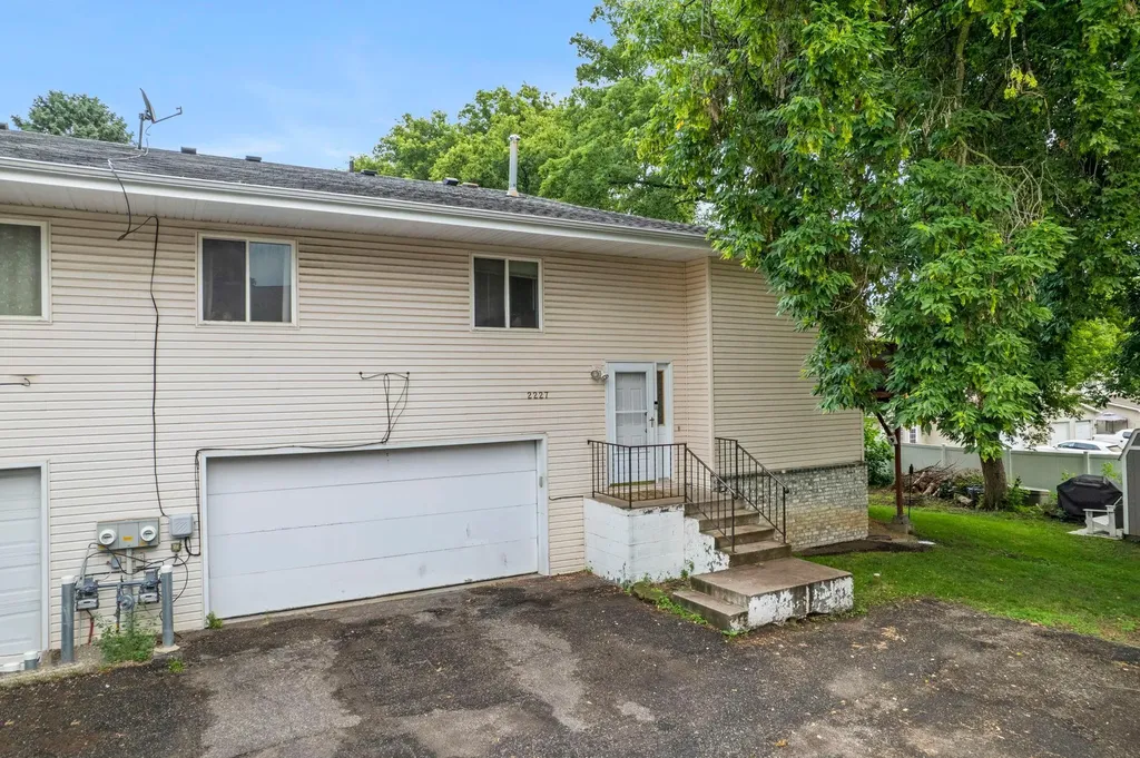 2227 Old County Road 34 Place Burnsville MN 55337