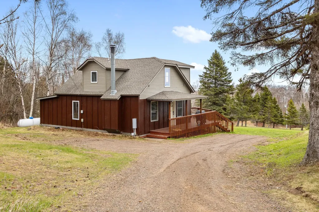 6076 Highway 61 Silver Bay MN 55614