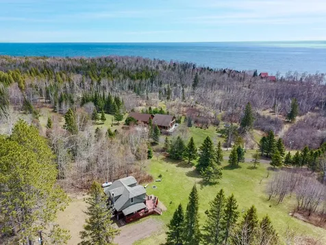 6076 Highway 61 Silver Bay MN 55614