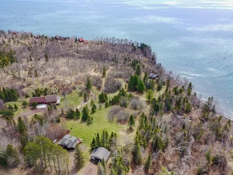 6076 Highway 61 Silver Bay MN 55614