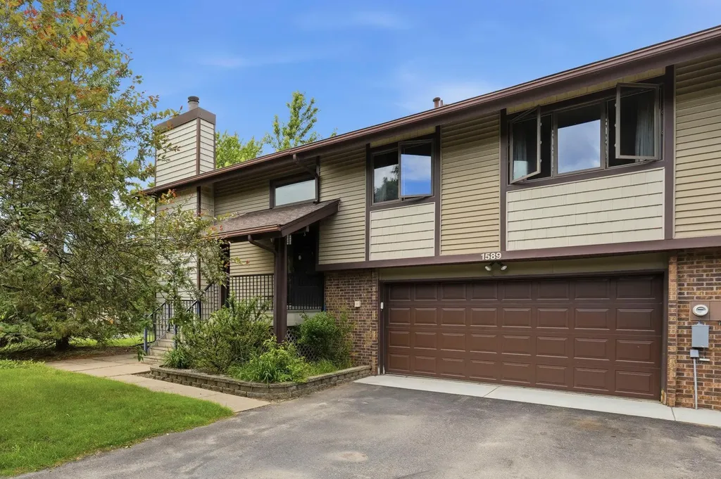 1589 Four Oaks Road Eagan MN 55121