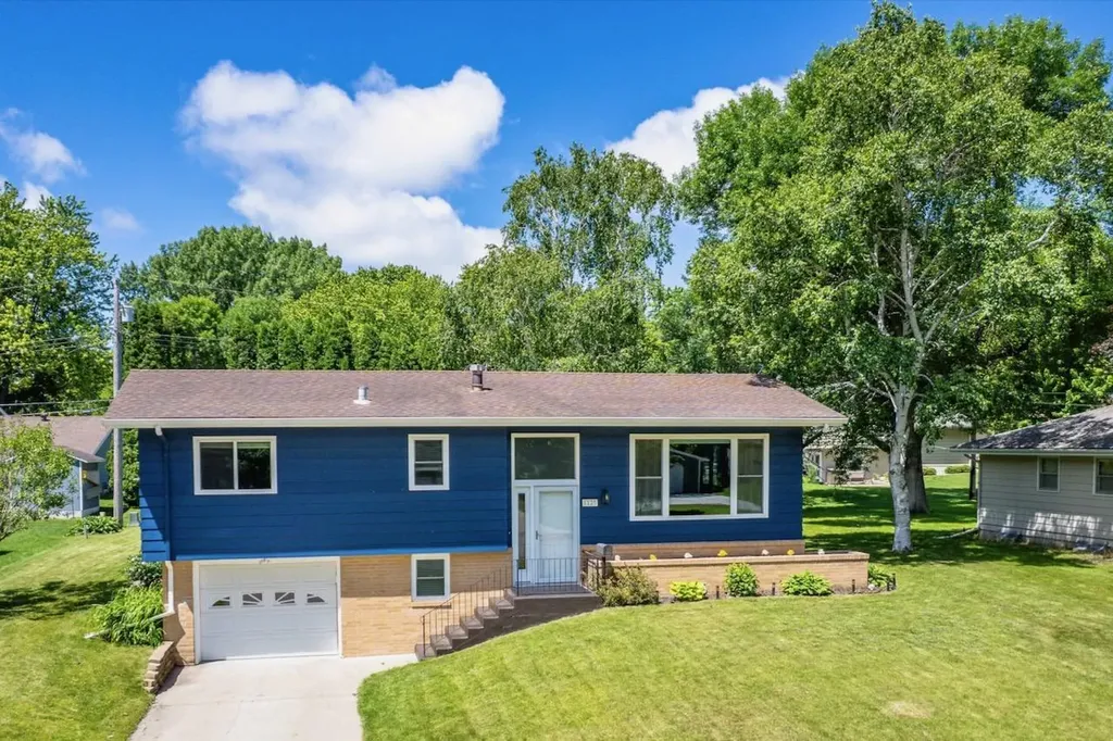 1125 N Burlington Avenue Fergus Falls MN 56537