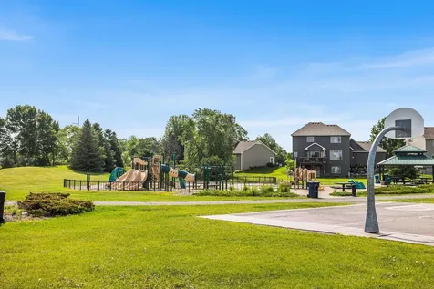 5217 107th Avenue N Brooklyn Park MN 55443