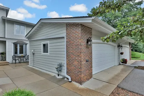 8264 Kingslee Road Bloomington MN 55438