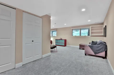 8264 Kingslee Road Bloomington MN 55438