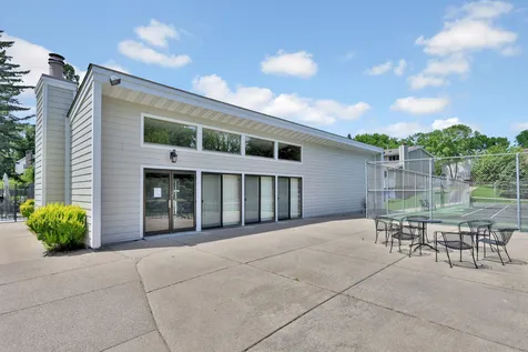 8264 Kingslee Road Bloomington MN 55438