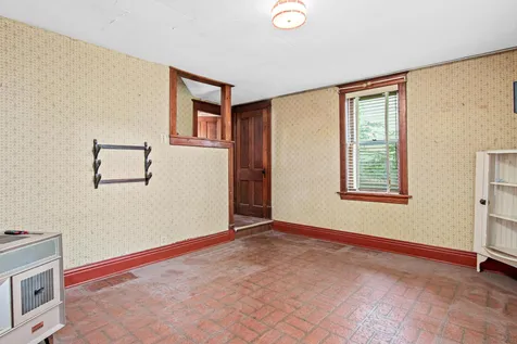 213 4th St W Carver MN 55315