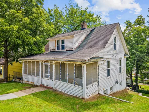 213 4th St W Carver MN 55315