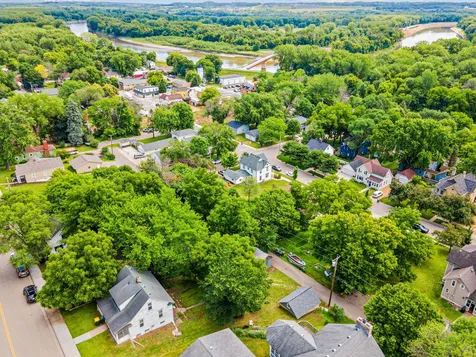 213 4th St W Carver MN 55315
