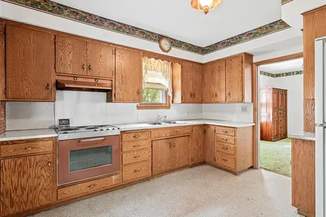 213 4th St W Carver MN 55315