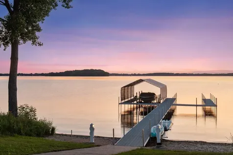 161 Lakeshore Circle Waconia MN 55387
