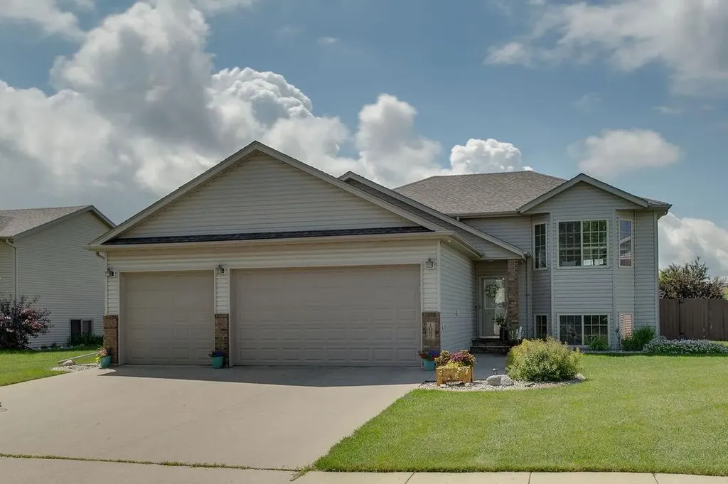 1087 Parkway Lane West Fargo ND 58078