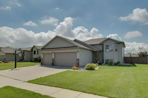 1087 Parkway Lane West Fargo ND 58078