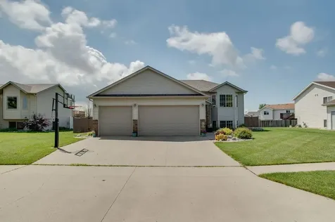 1087 Parkway Lane West Fargo ND 58078