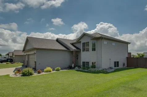 1087 Parkway Lane West Fargo ND 58078