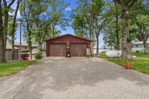 4412 189th Avenue NW New London MN 56273