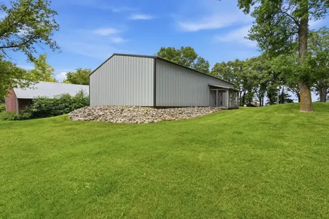 4412 189th Avenue NW New London MN 56273