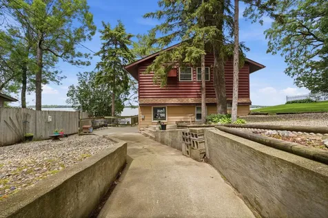 4412 189th Avenue NW New London MN 56273