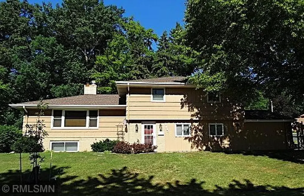 1627 Deerwood Drive South Saint Paul MN 55075