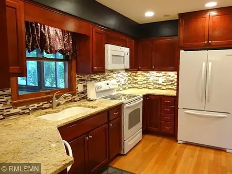1627 Deerwood Drive South Saint Paul MN 55075