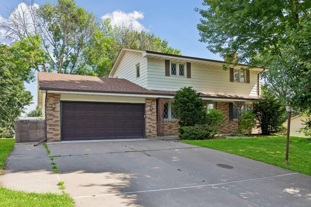 9116 34 1/2 Avenue N New Hope MN 55427
