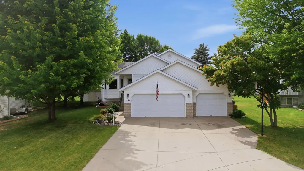 1709 33 1/2 Street S Moorhead MN 56560