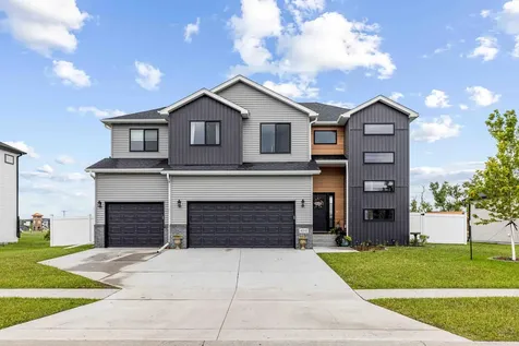 4212 Pine Parkway S Fargo ND 58104