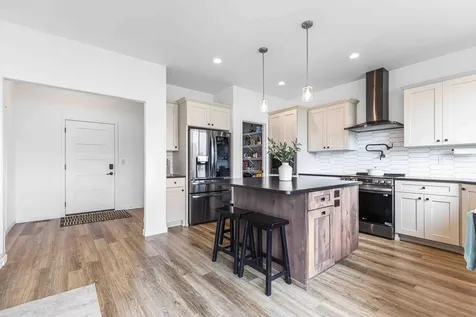 4212 Pine Parkway S Fargo ND 58104