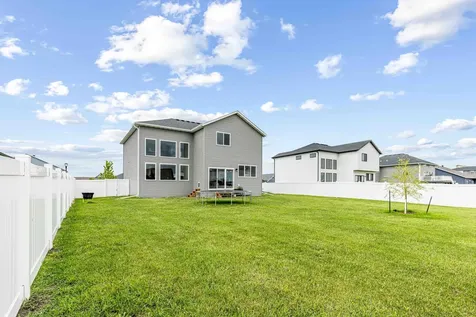4212 Pine Parkway S Fargo ND 58104