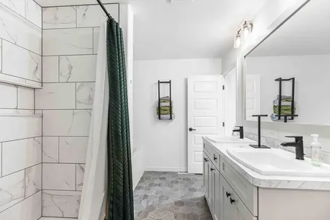 4212 Pine Parkway S Fargo ND 58104