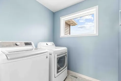 4212 Pine Parkway S Fargo ND 58104