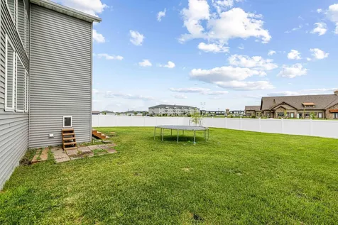 4212 Pine Parkway S Fargo ND 58104