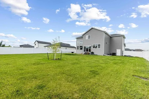 4212 Pine Parkway S Fargo ND 58104