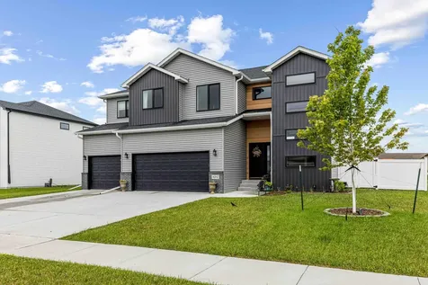4212 Pine Parkway S Fargo ND 58104