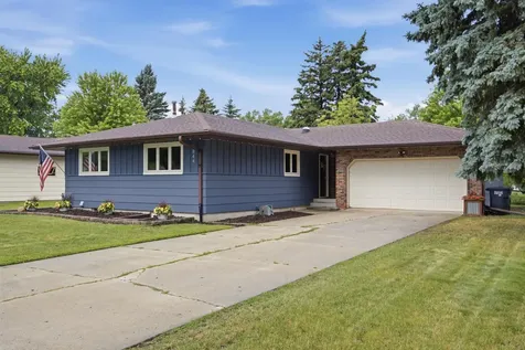 2844 Hickory Street N Fargo ND 58102