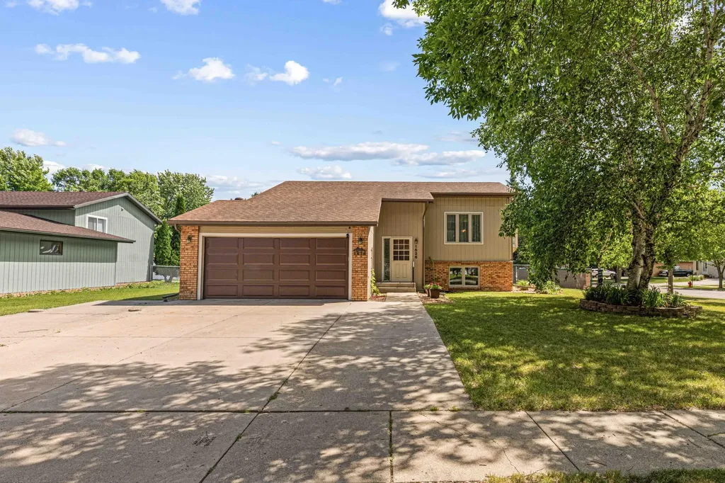 1626 36 1/2 Avenue S Fargo ND 58104