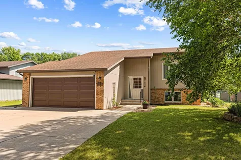 1626 36 1/2 Avenue S Fargo ND 58104