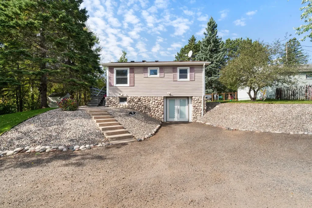 15 Rindahl Road Duluth MN 55811