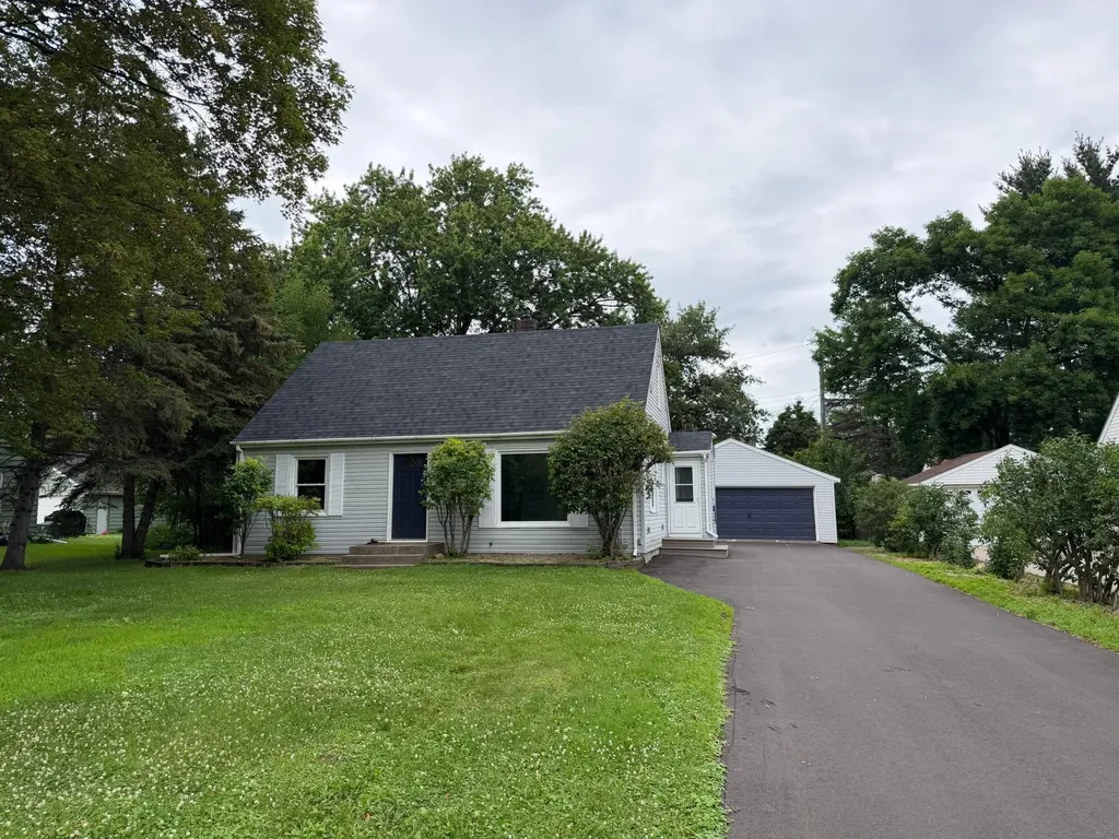 1051 Burke Avenue W Roseville MN 55113
